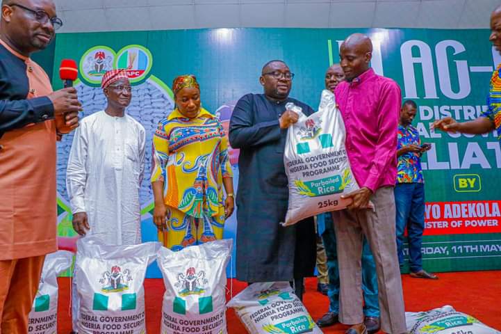Minister Of Power Distributes 10,000 Bags Of Rice In Oyo State As Part Of Tinubu's Renewed Hope Agenda