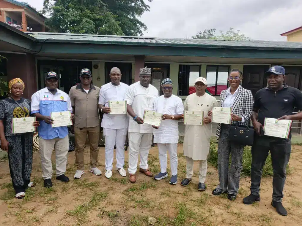 LASIEC Presents Certificates of Return