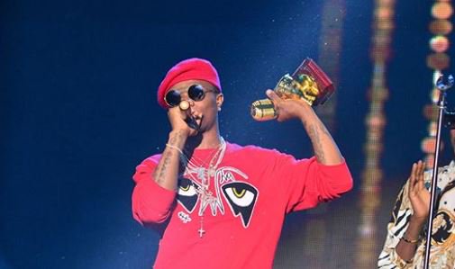 Wizkid making his acceptance speech at the 2017 AFRIMA awards