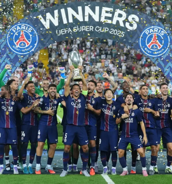paris saint germain celebrates 2508 g 1200