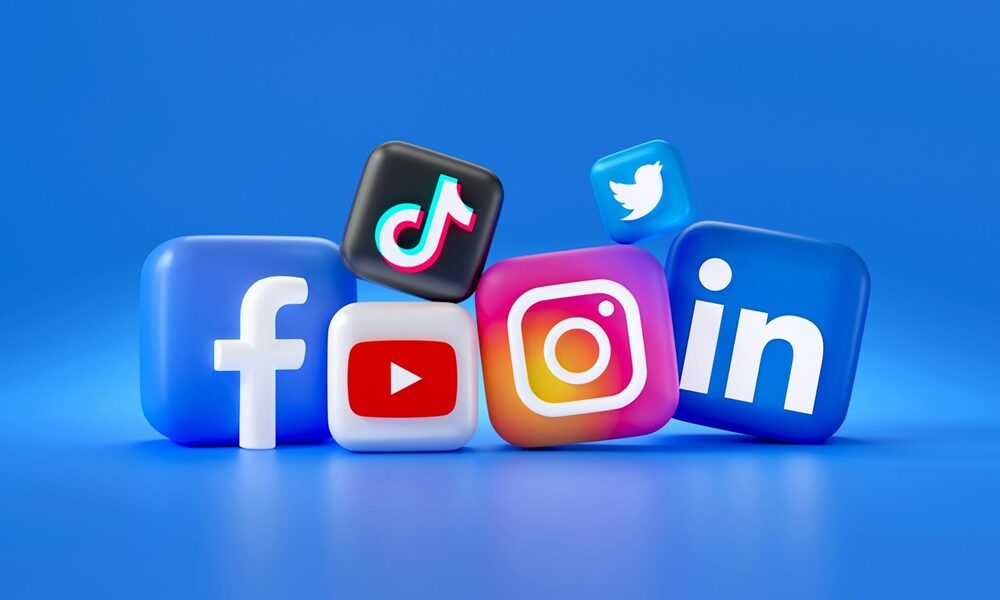 social media scaled 1