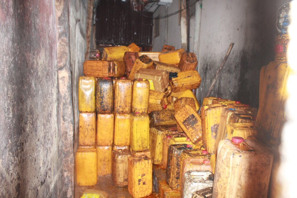 Lagos raises the alarm over adulterated palm oil in markets seals shop