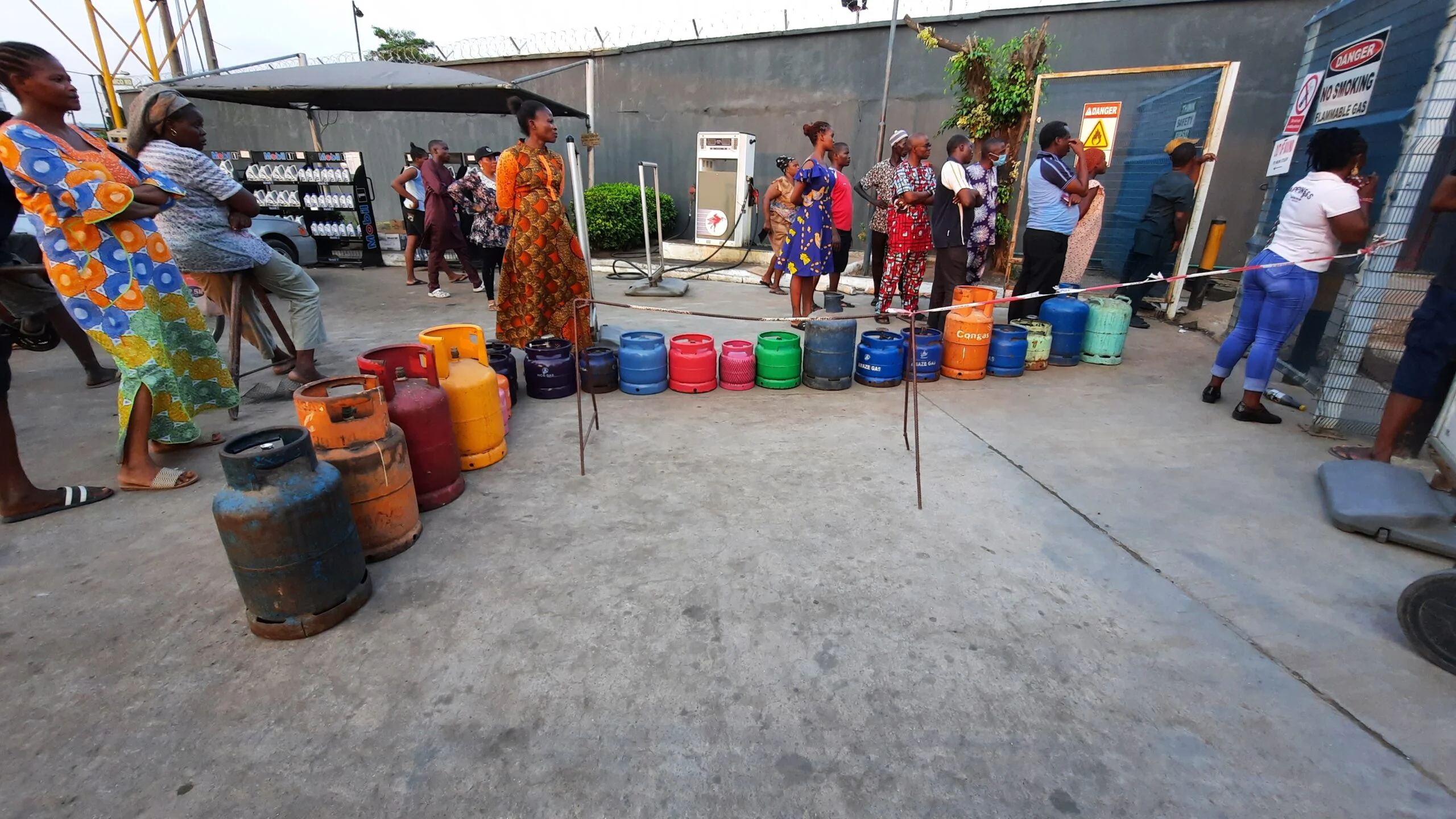 Nigerians buying cooking gas
