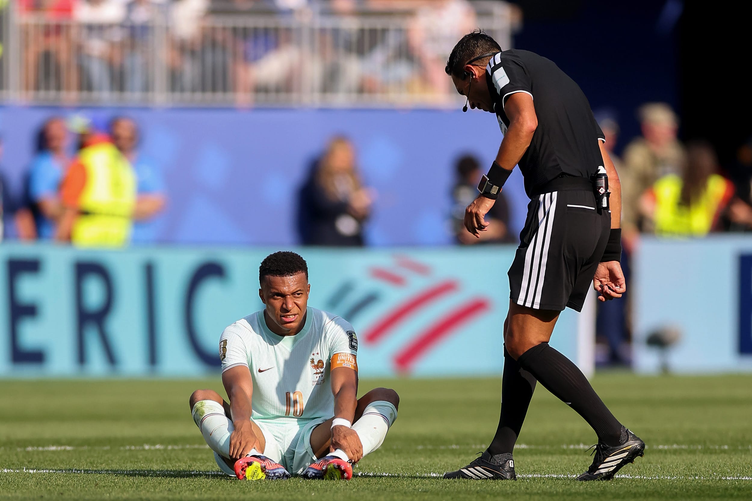 260709 mbappe foot injured vsb 1752 4c799f
