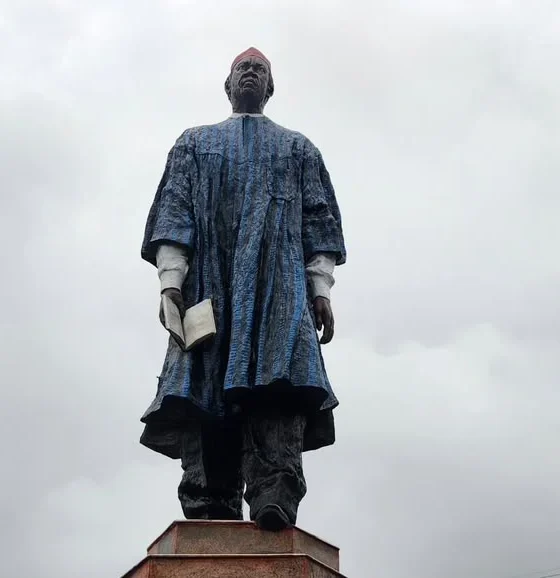 Achebe statue 1784409745