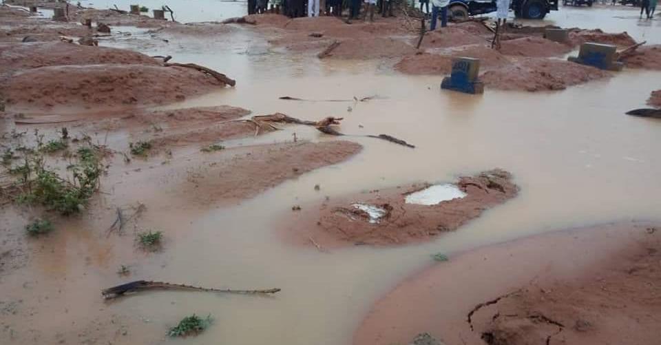 flood wahes grave