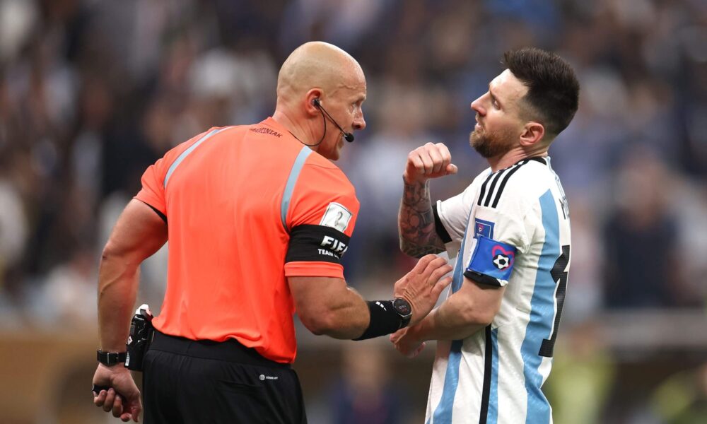referee
